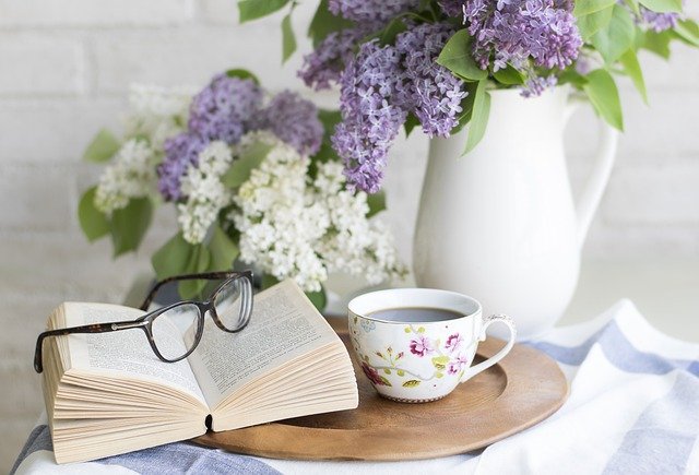 caffè, libro, fiori